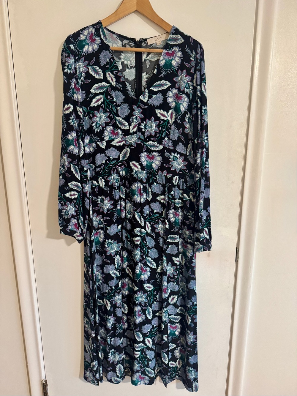LOFT  Floral V‑Neck Long‑Sleeve Midi Dress